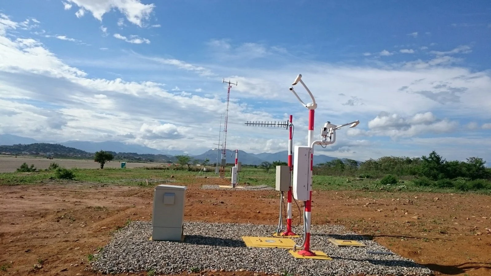 Estación meteorológica aeronáutica AWOS instalada en aeródromo